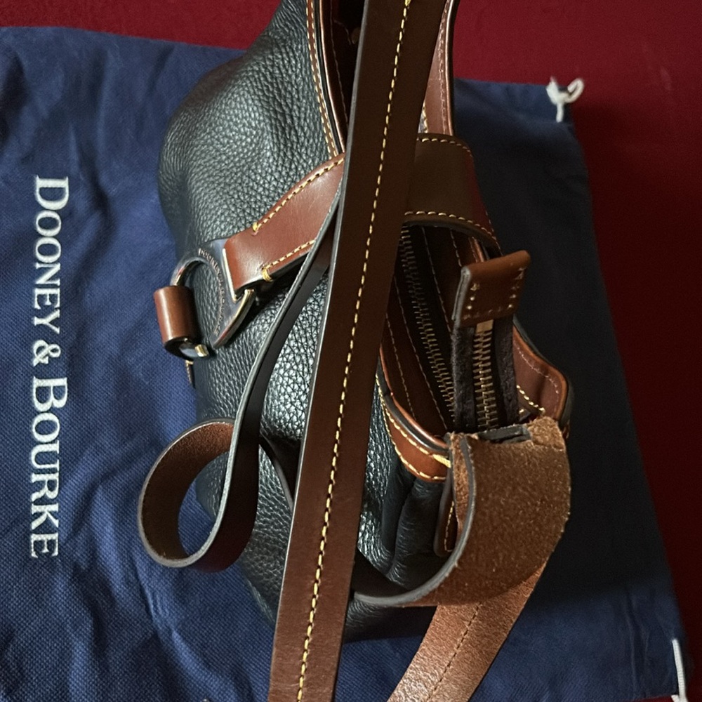 Black leather dooney and bourke shoulder bag - Picture 4 of 7